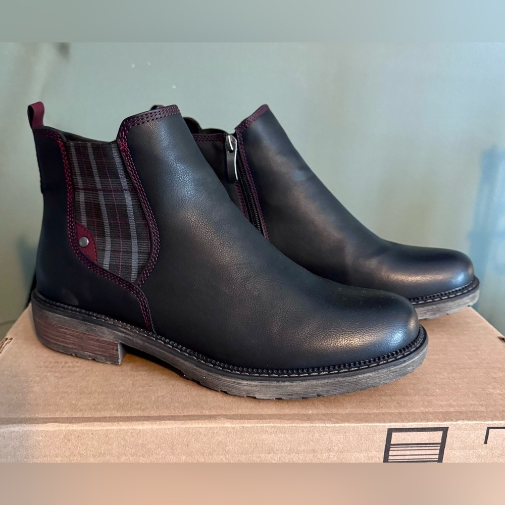 Spring Step Nonia Chelsea Boots, women’s size 10.5-11 (EU 42). New!